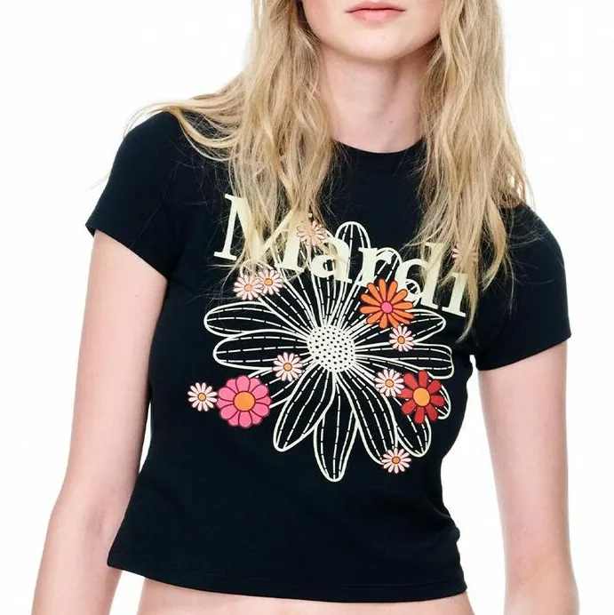 マルディ 店舗 黒の魅力が開花し、様々な夏のスタイルへと導くプリントTシャツ！