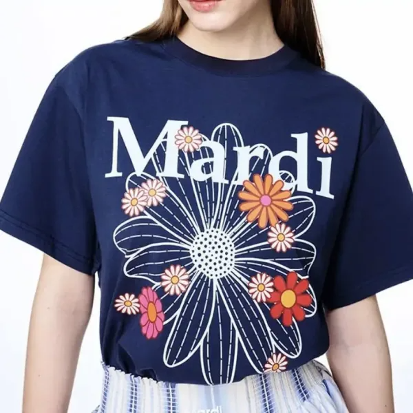 韓国 ブランド Tシャツ トレンディなDNAを解き放つ満開の花のプリントTシャツ！