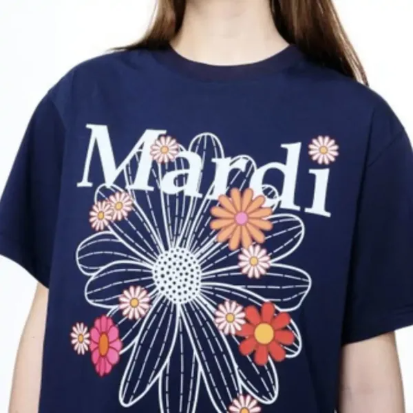 韓国 ブランド Tシャツ トレンディなDNAを解き放つ満開の花のプリントTシャツ！